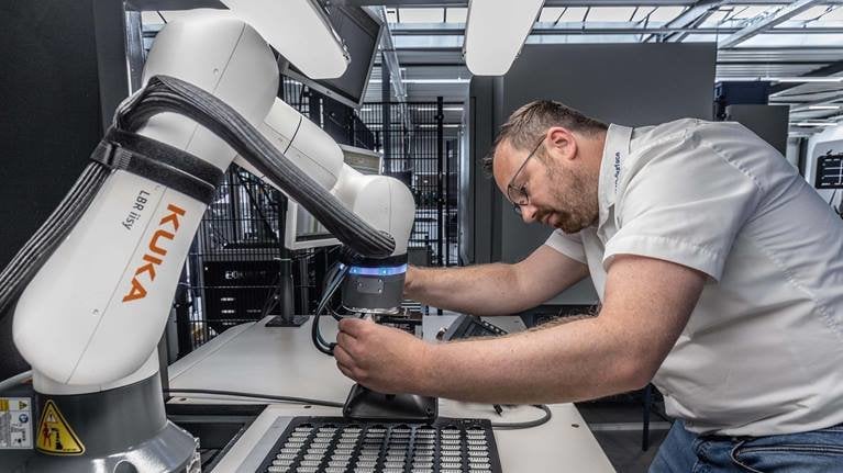 Mehr Anwendungen, gewohnte Einfachheit: Die neuen LBR iisy Cobots